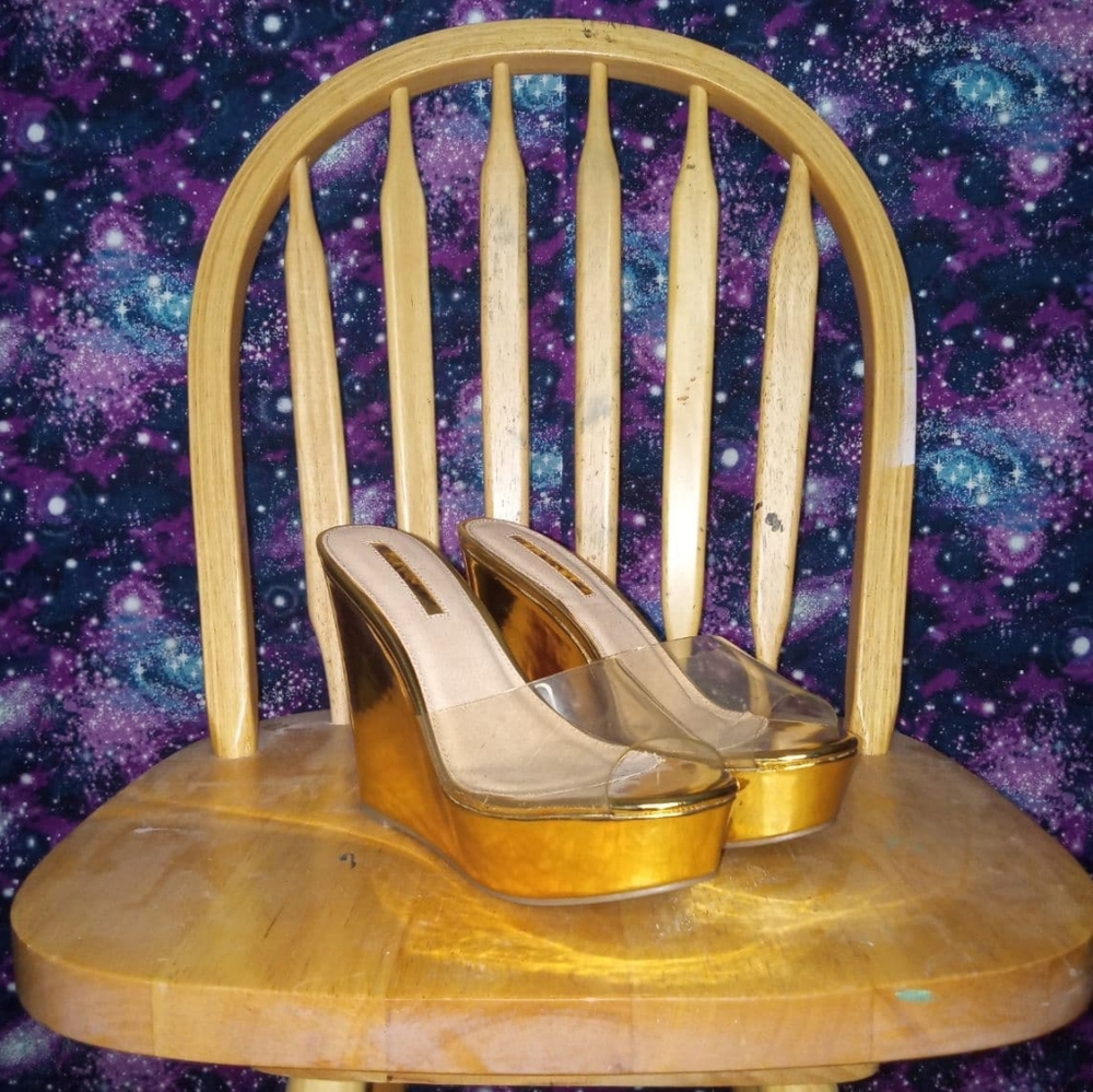 Liliana Gold Metallic Wedges